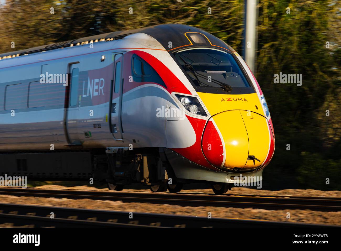 London North Eastern Railways, LNER, Azuma train de voyageurs hybride électrique diesel passant en direction du sud à Offord Cluny, Cambridgeshire, Angleterre. Banque D'Images