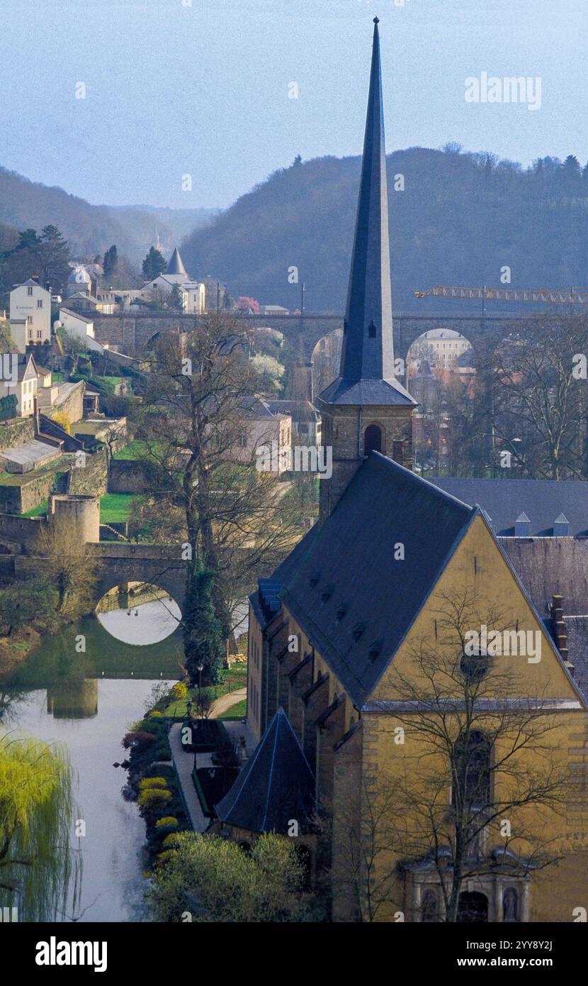Luxembourg, Pfaffenthal, un quartier à Luxembourg ville avec une vallée verdoyante. Banque D'Images
