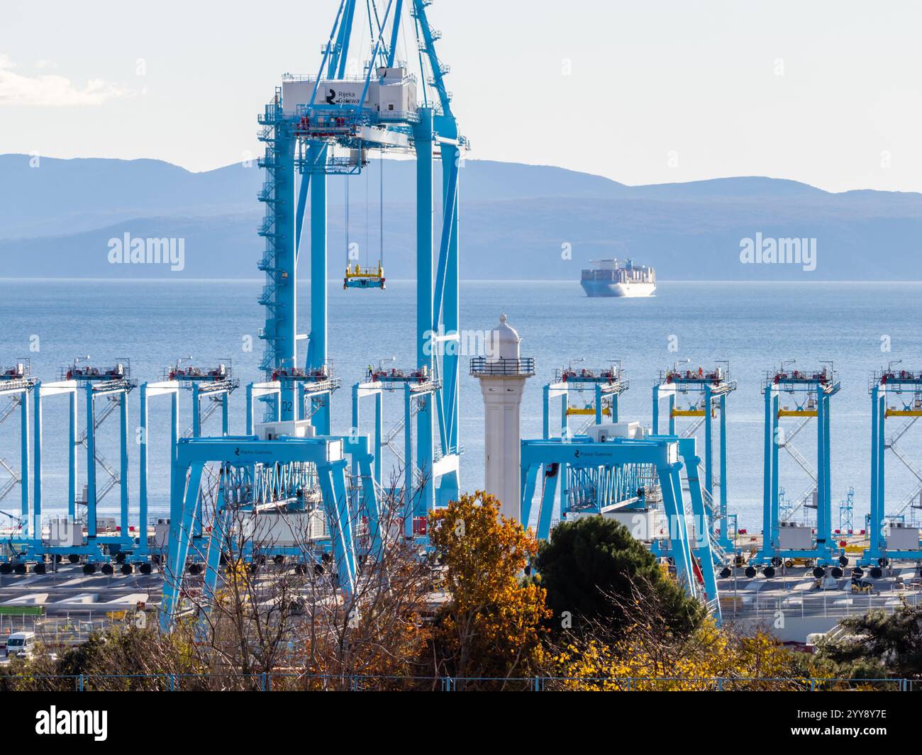 Grues passerelle dans le port de Rijeka Banque D'Images