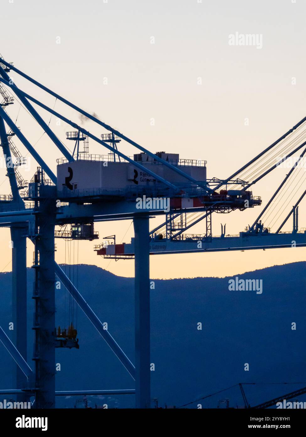 Grues passerelle dans le port de Rijeka Banque D'Images