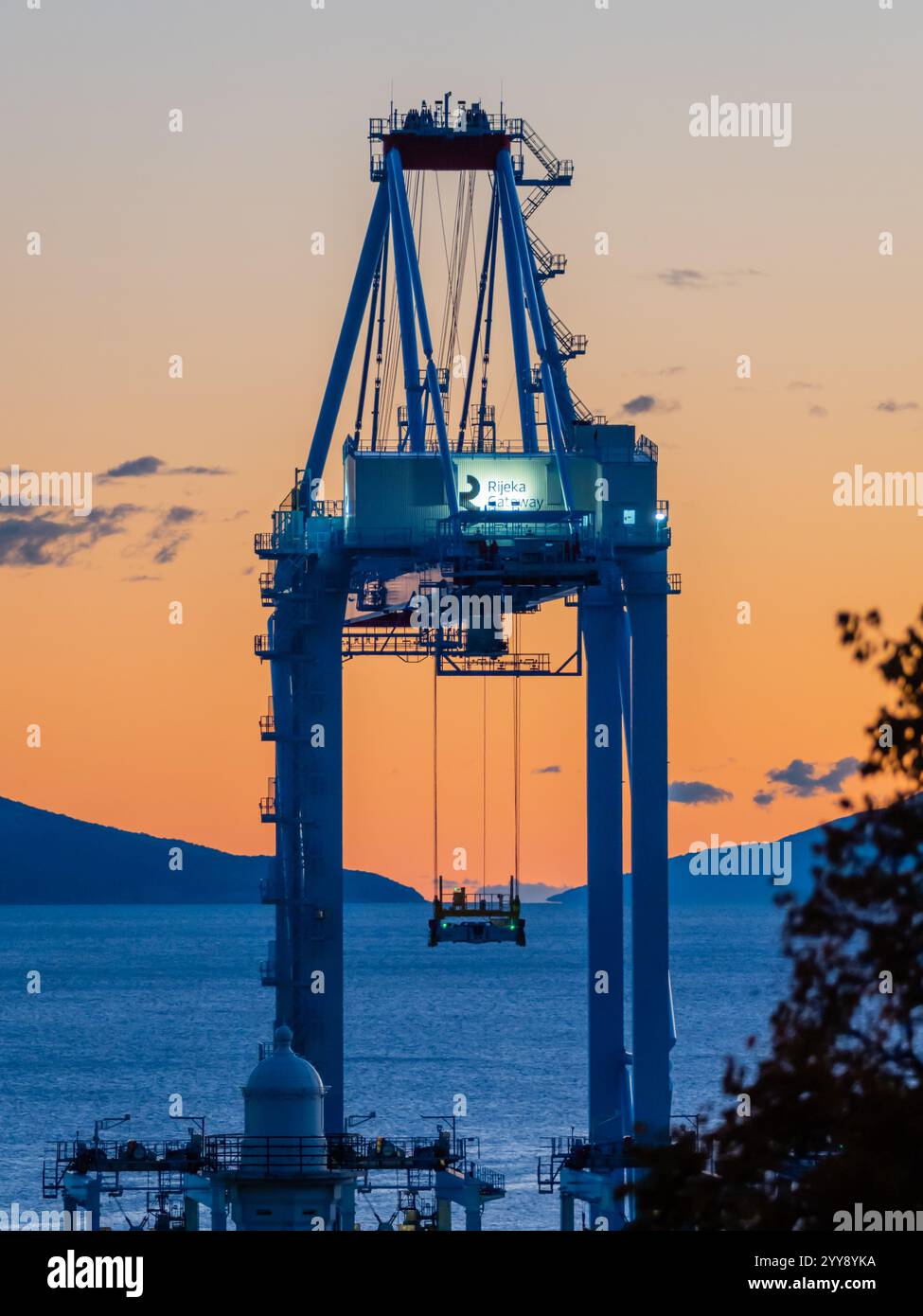Grues passerelle dans le port de Rijeka Banque D'Images