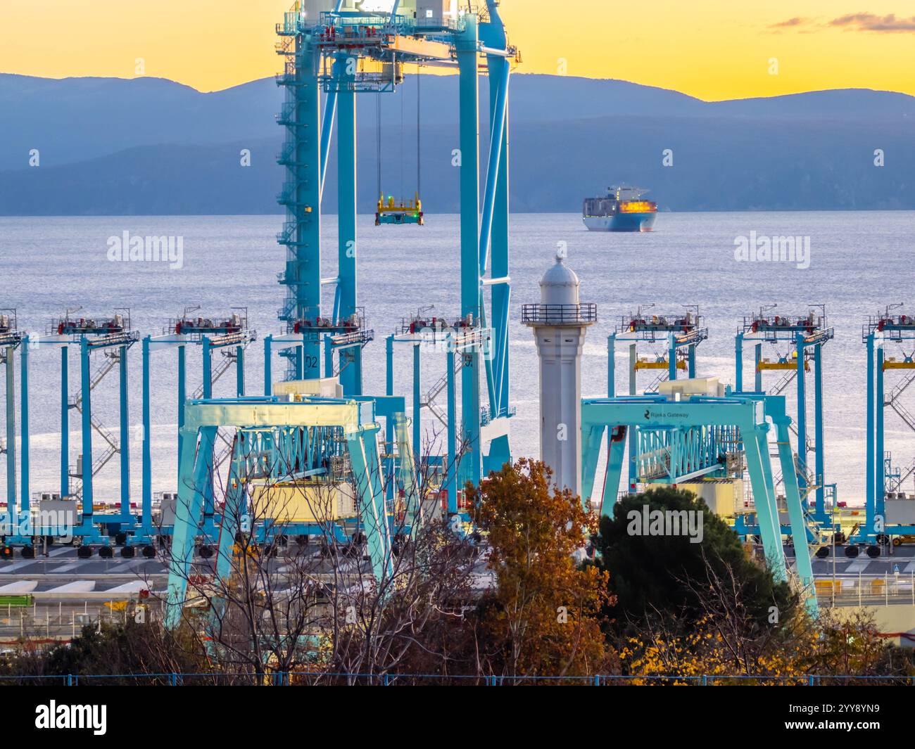 Grues passerelle dans le port de Rijeka Banque D'Images