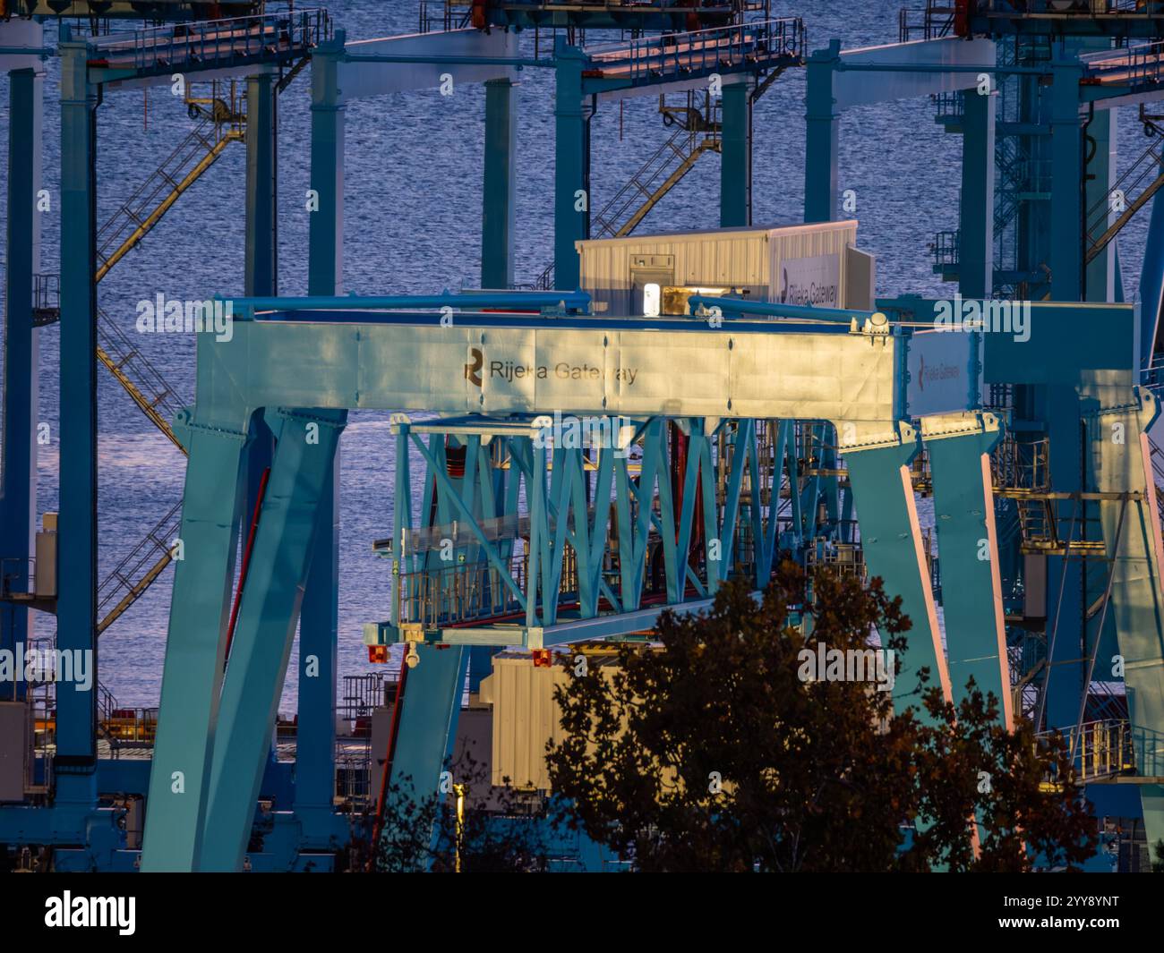 Grues passerelle dans le port de Rijeka Banque D'Images