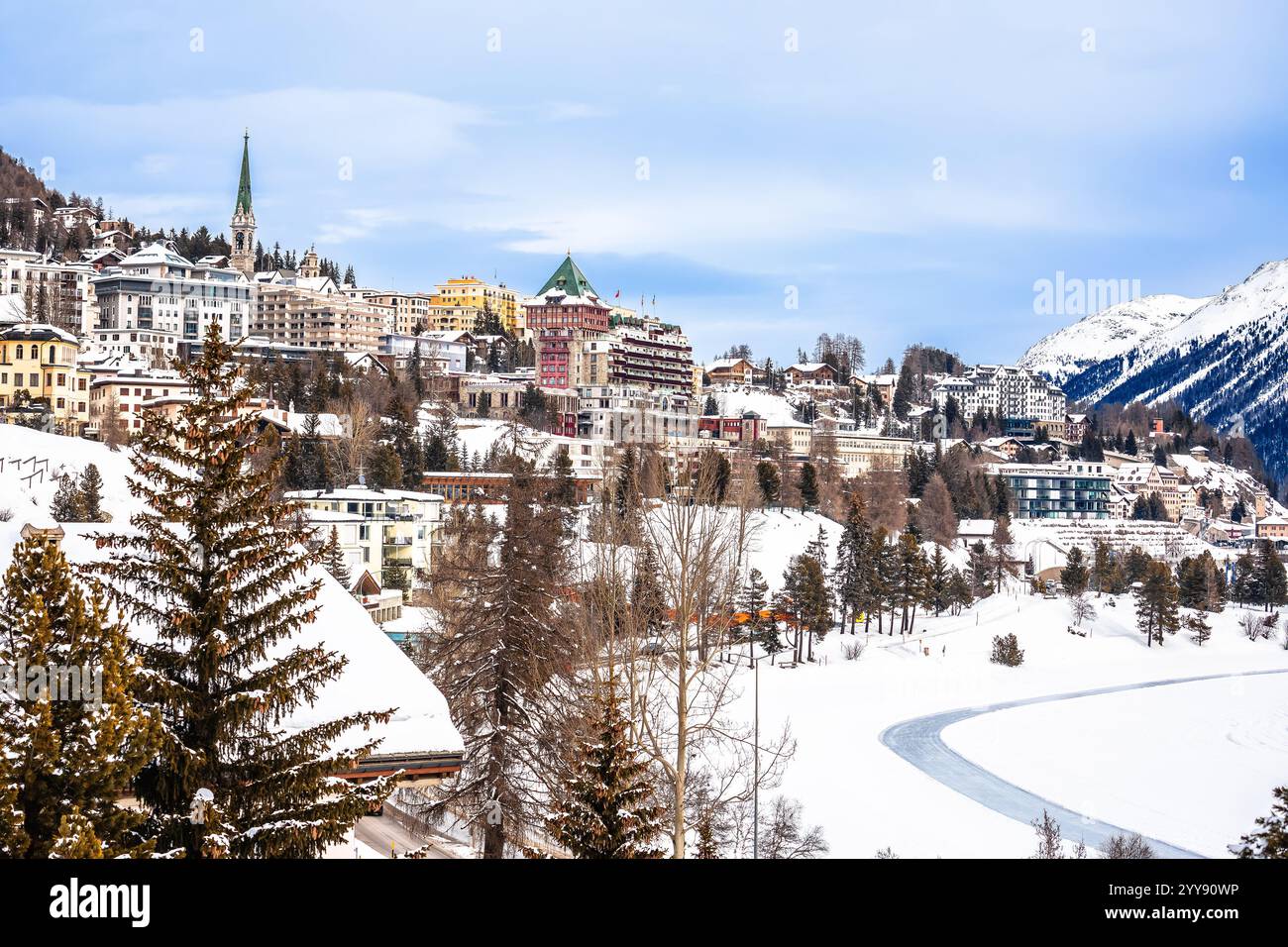 Ville de Sankt Moritz vue de destination de voyage d'hiver de luxe, région de Graubunden en Suisse Banque D'Images