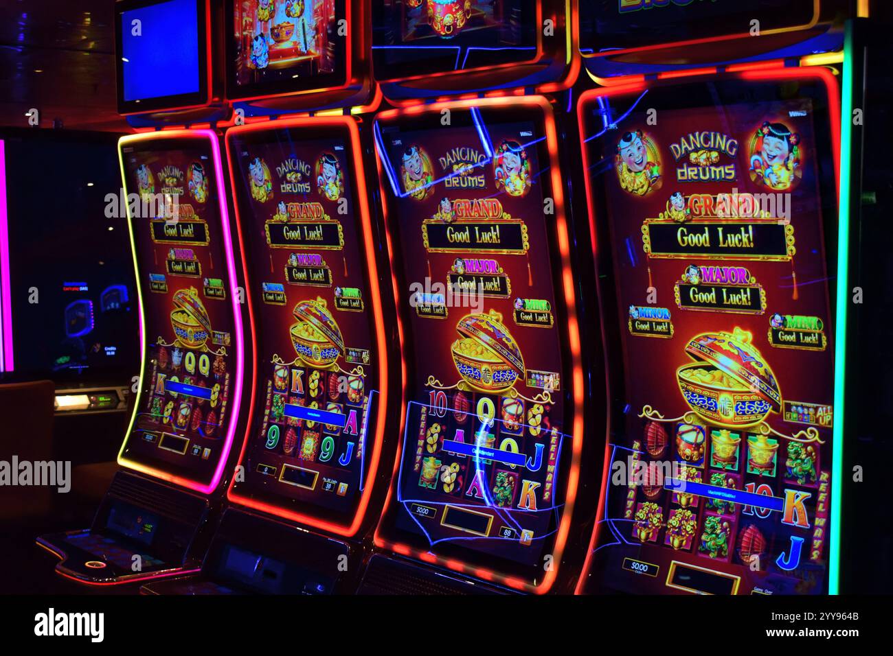 Machine à sous de bateau de croisière, machines de jeu électroniques dans le casino de bateau. Banque D'Images