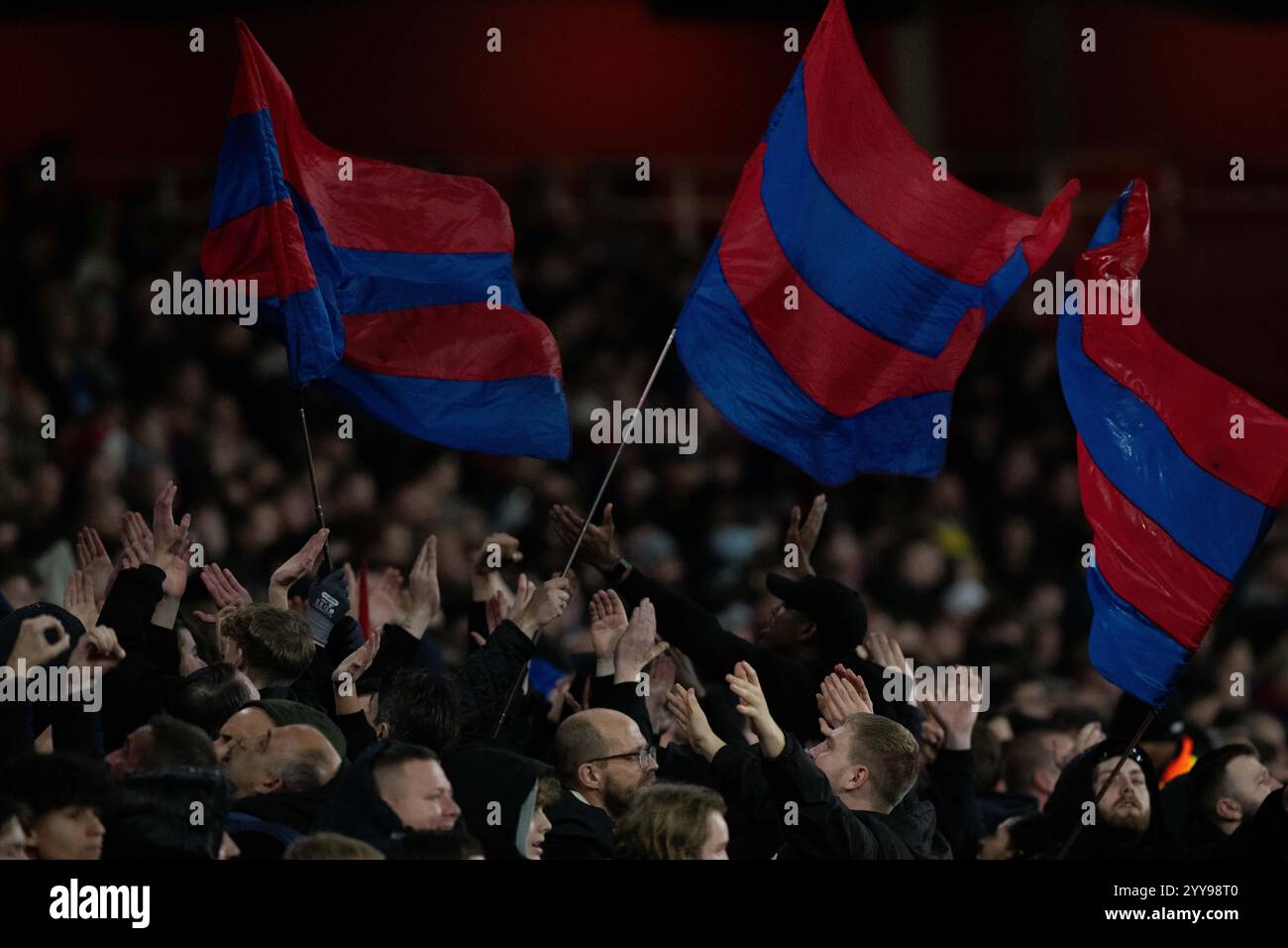 LONDRES, ANGLETERRE - 18 DÉCEMBRE : les fans de Crystal Palace lors du match de quart de finale de la Carabao Cup entre Arsenal et Crystal Palace à Emirates Stadiu Banque D'Images