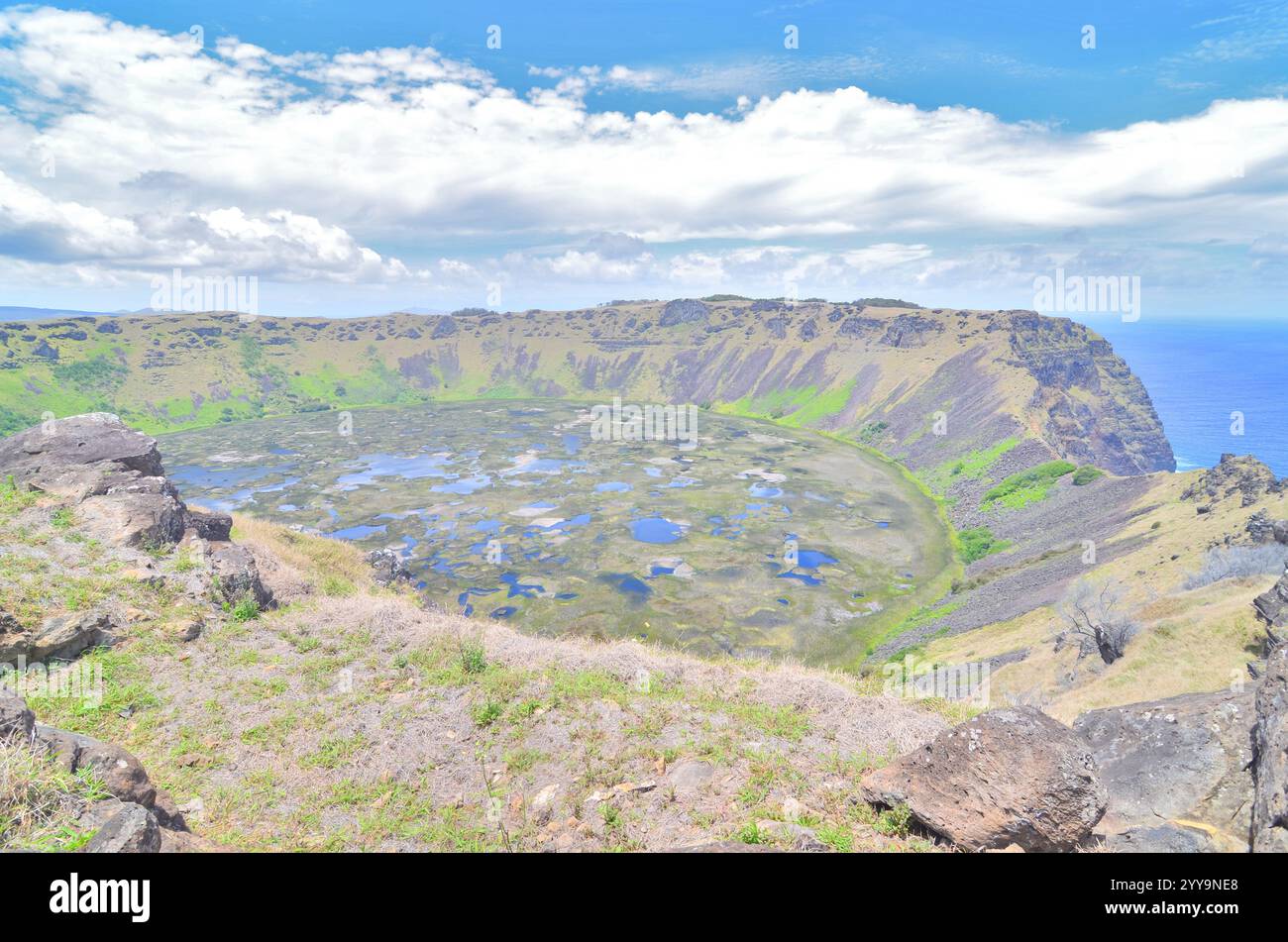 Rano Kau et village cérémoniel d'Orongo sur l'île de Pâques, Chili Banque D'Images