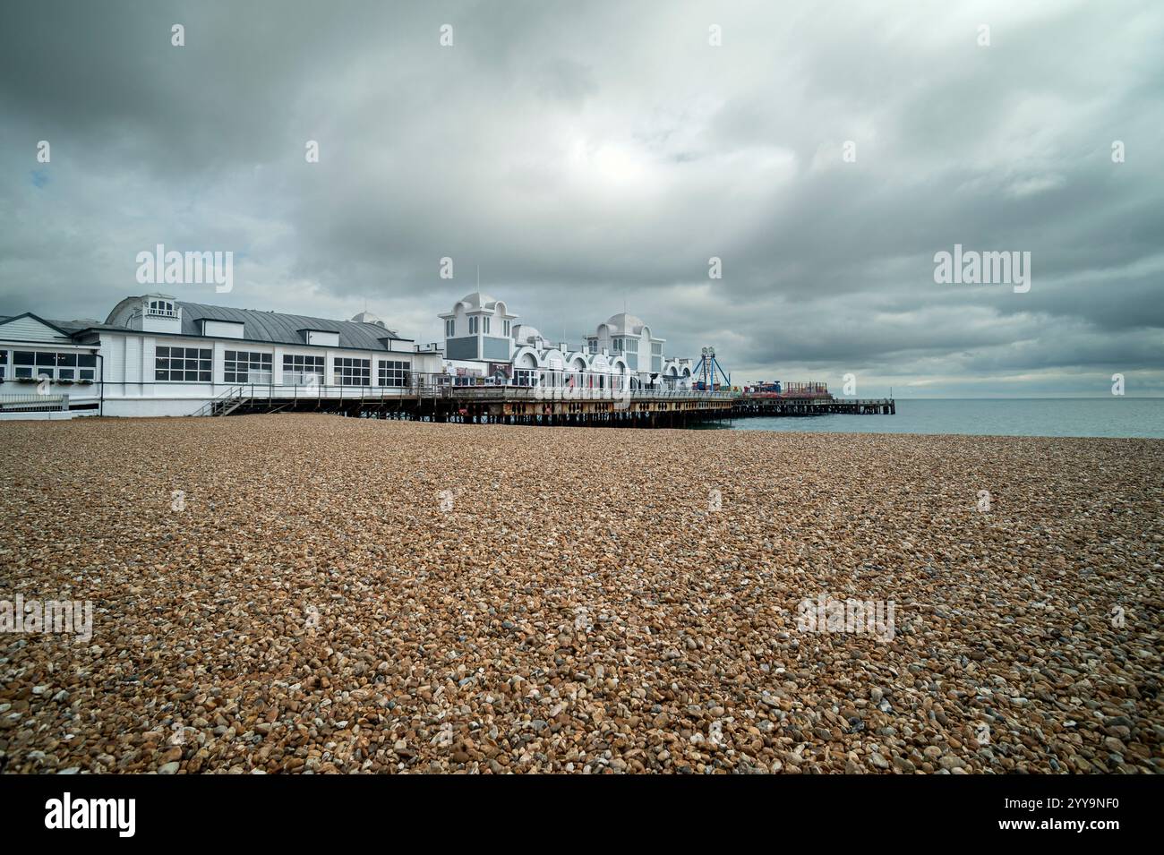 South Parade Pier dans le Southsea Hampshire avec un ciel spectaculaire Banque D'Images
