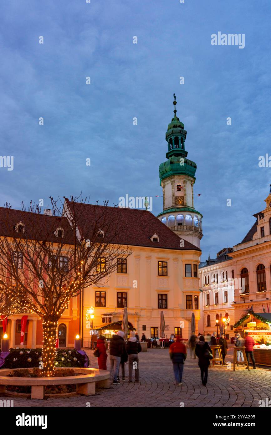 Tour Firewatch, Square Fö ter, marché de Noël Sopron Ödenburg Györ-Moson-Sopron Hongrie Banque D'Images