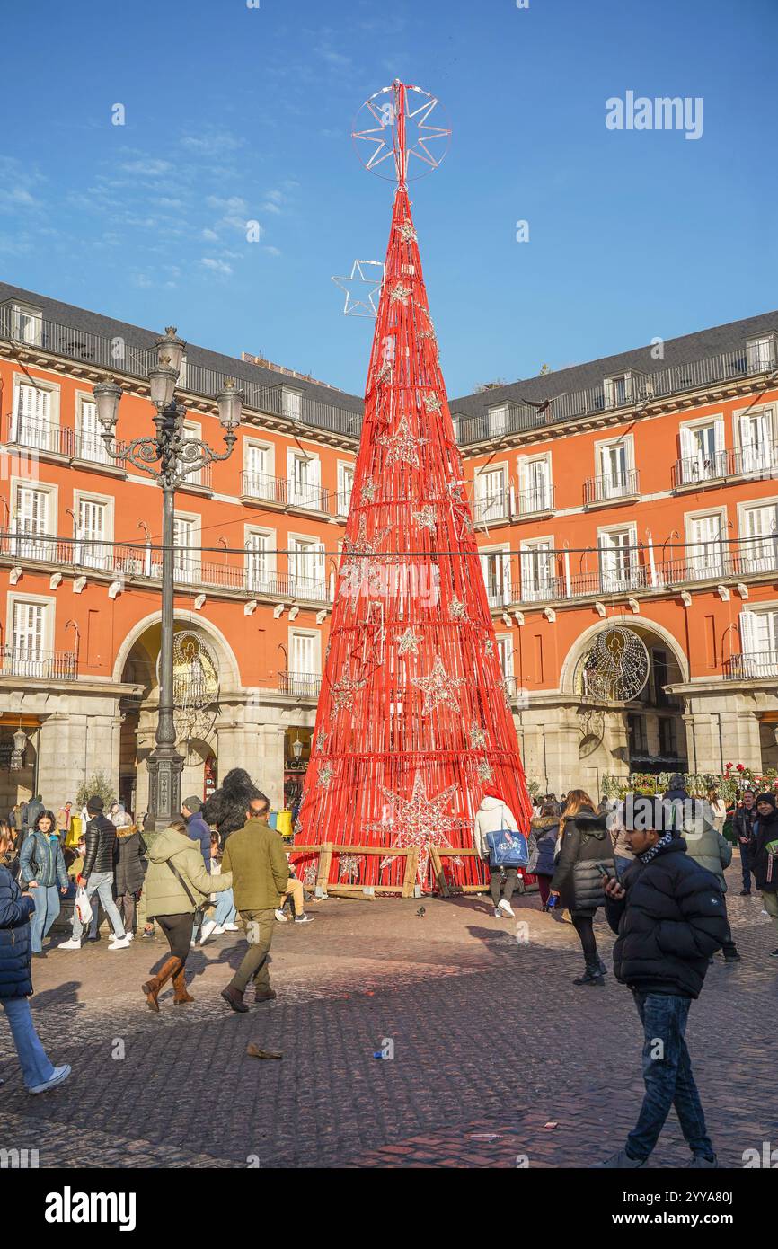 Plaza Mayor, marché de Noël, saison des fêtes, arbre de Noël, Madrid, Espagne, décembre 2024 Banque D'Images