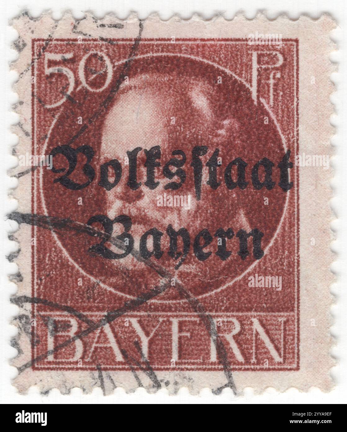 BAVIÈRE — 1919 mars : timbre-poste rouge-brun à 50 pfennig représentant le portrait du roi Louis III (Ludwig Luitpold Josef Maria Aloys Alfred ; 7 janvier 1845 – 18 octobre 1921) fut le dernier roi de Bavière, régnant de 1913 à 1918. 'Volksstaat Bayern' surimprimé. Initialement, il sert dans l'armée bavaroise en tant que lieutenant et occupe le grade d'Oberleutnant pendant la guerre austro-prussienne. Il entre en politique à l'âge de 18 ans en devenant membre du parlement bavarois et participe activement à la politique, soutenant les réformes électorales. Plus tard dans sa vie, il a servi comme régent Banque D'Images