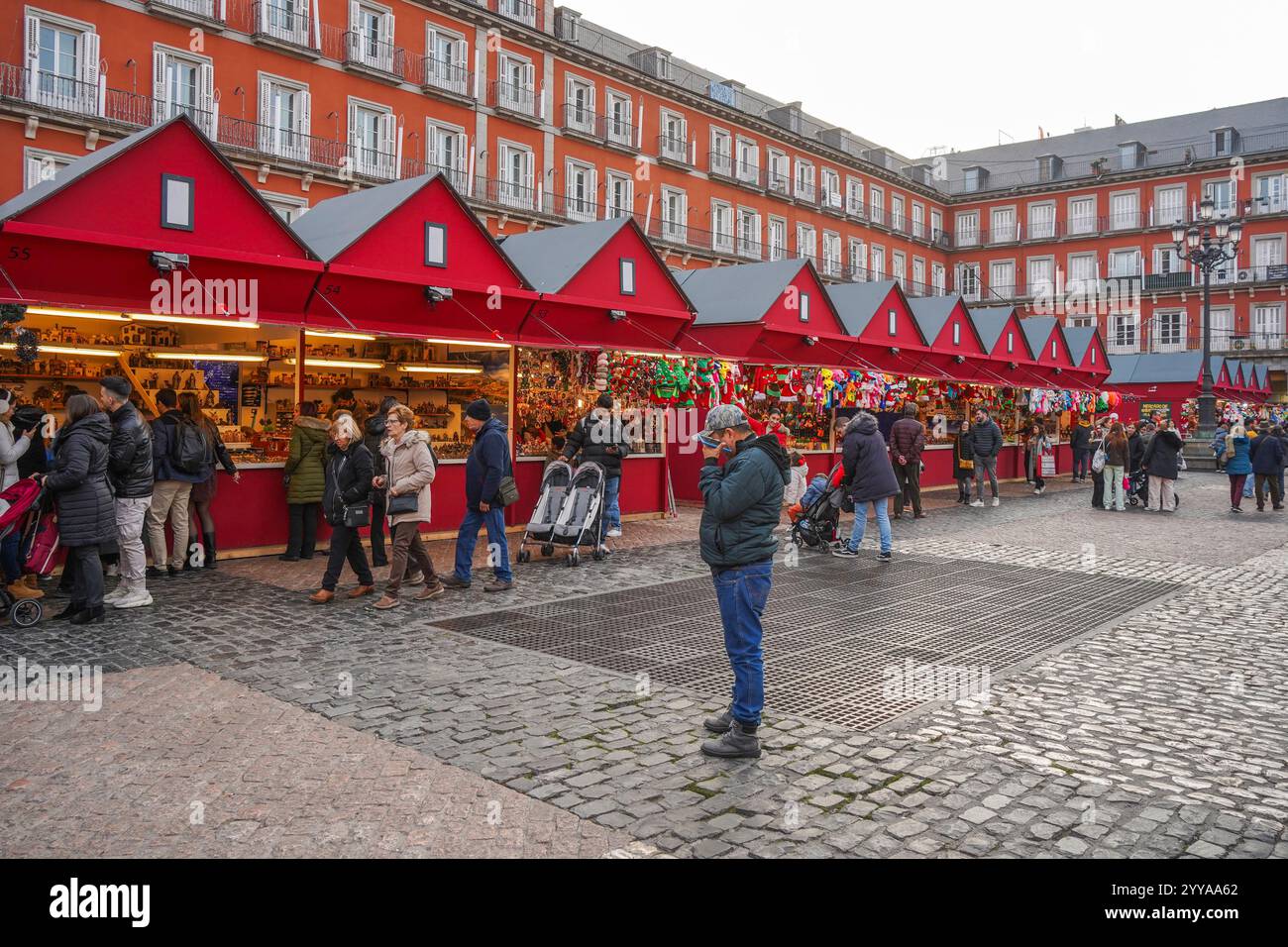 Plaza Mayor, marché de Noël, saison des fêtes, Madrid, Espagne, décembre 2024 Banque D'Images