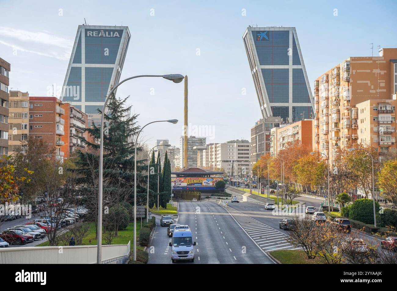 Immeubles de bureaux jumelés Torre Realia, Puerta de Europa, porte de l'Europe, tours, Plaza de Castilla, Madrid, Espagne. Banque D'Images