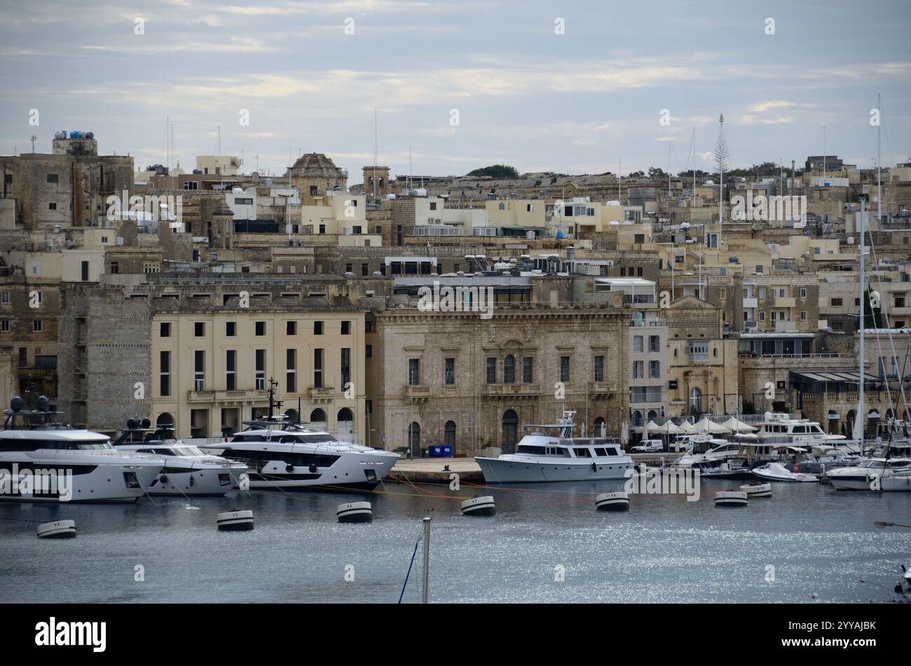 Birgu-Vittoriosa vue depuis la Guardiola - Safe Haven Gardens, Isla-Senglea, Malte, Europe Banque D'Images