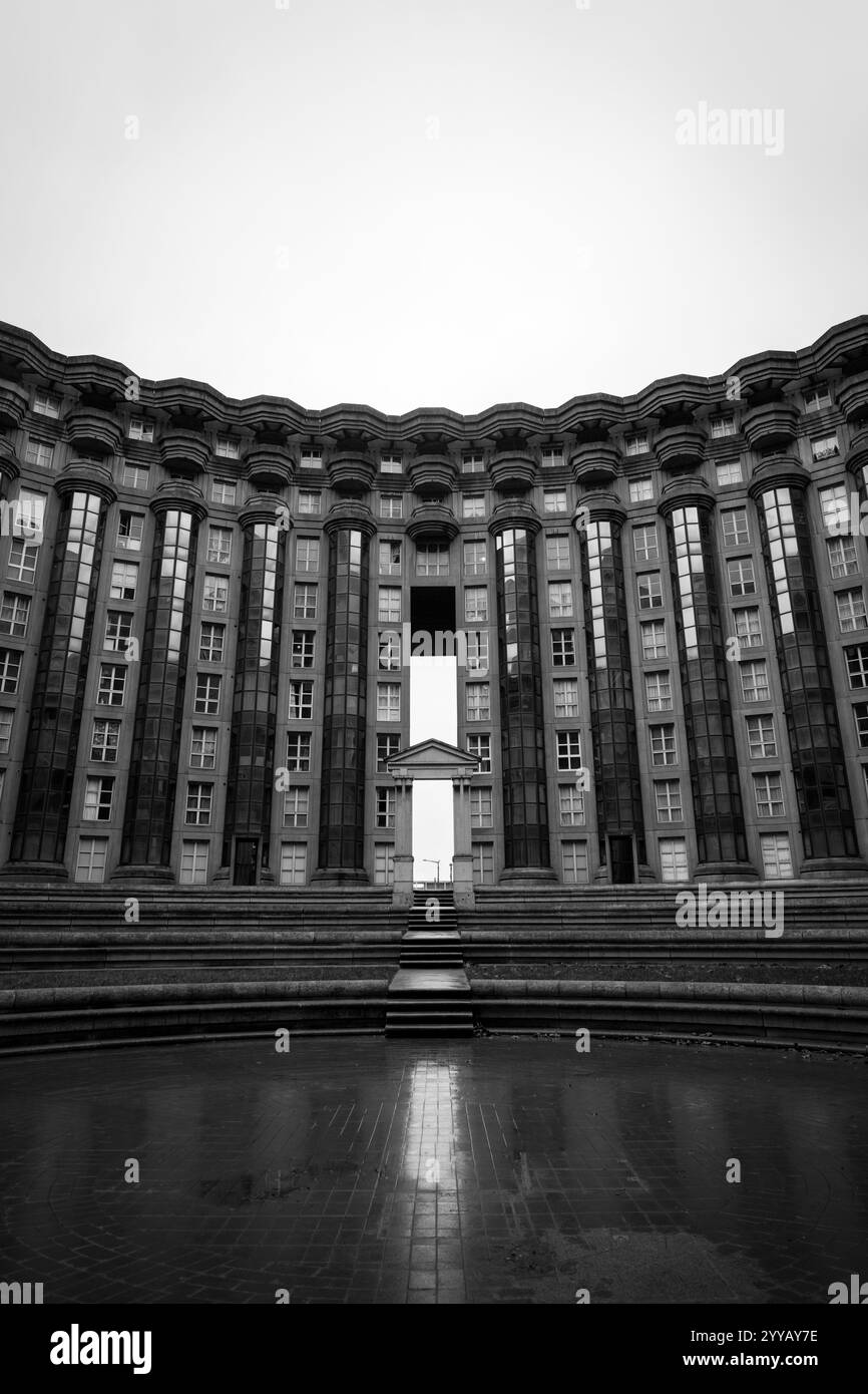 Architecture brutaliste en banlieue parisienne Banque D'Images