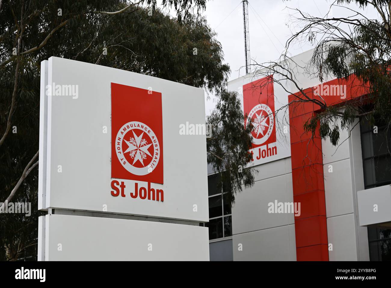 Panneau devant les bureaux de St John Ambulance Victoria, sur Blackburn Rd Banque D'Images