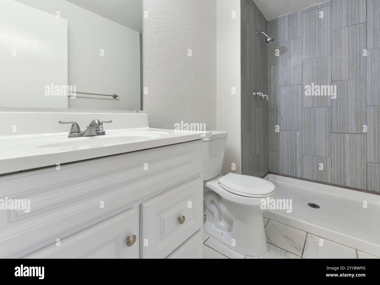 Salle de bains moderne et résidentielle Banque D'Images