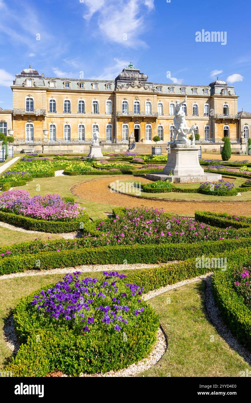 Wrest Park Bedfordshire jardins formels et statues à l'extérieur de la maison de campagne anglaise Wrest Park and Gardens Silsoe Bedfordshire Angleterre Royaume-Uni GB Europe Banque D'Images