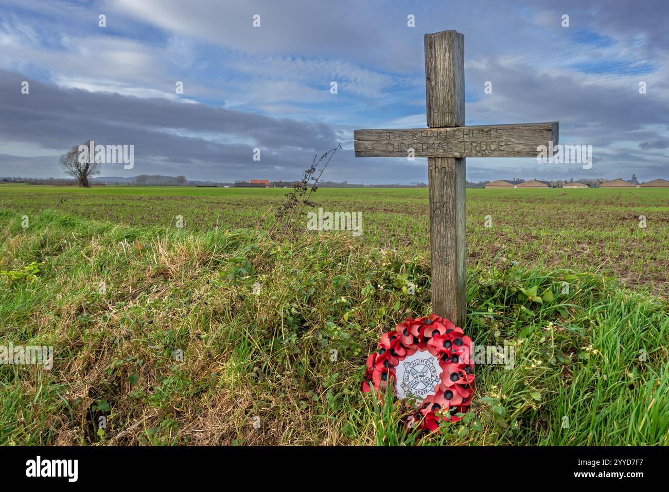 Monument Khaki Chums Cross de la première Guerre mondiale à la Trêve de Noël de la première Guerre mondiale Allemand - match de football britannique joué à No Man’s Land, Ploegsteert, Hainaut, Belgique Banque D'Images