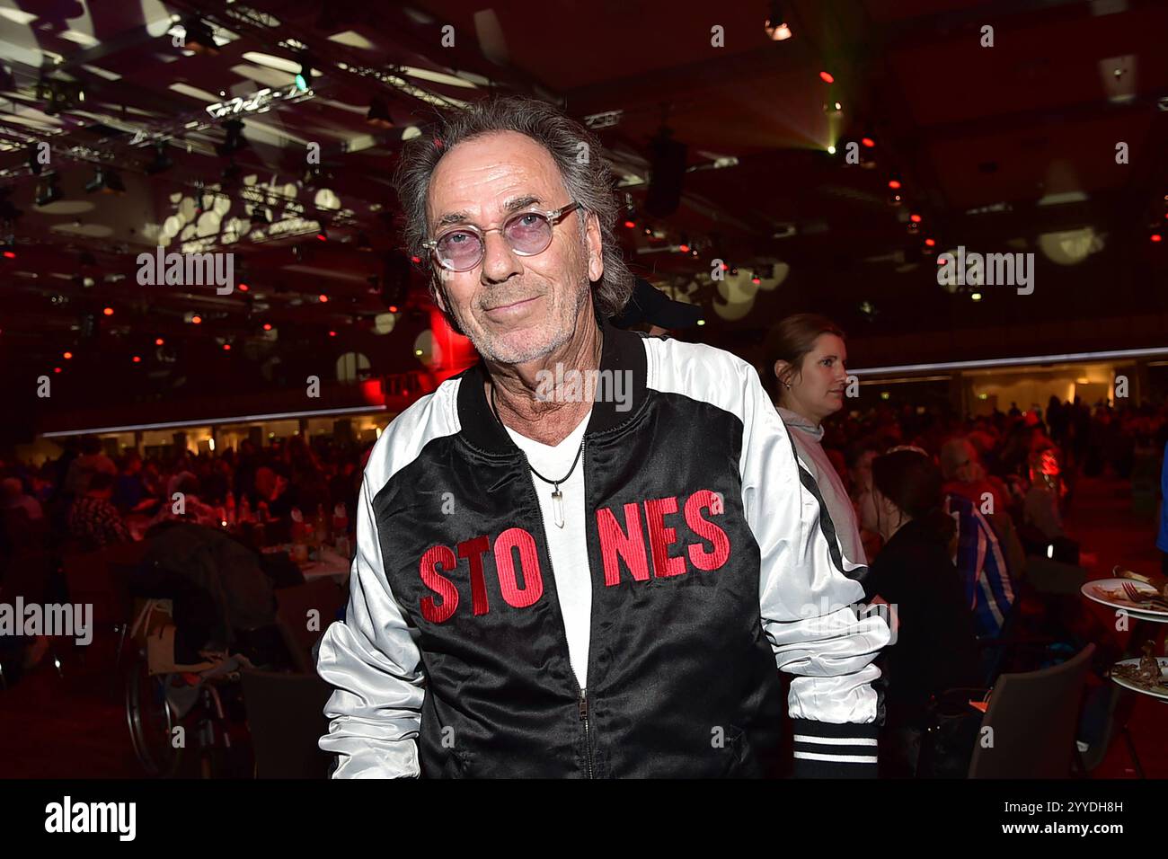 30 Jahre Weihnachten mit Frank Zander Hugo Egon Balder zum 30 TEN Jubilaeum von Frank Zander, Marcus Zander Weihnachten mit Frank & Familie Estrel Covention Center Berlin, AM 21.12.2024 *** 30 ans de Noël avec Frank Zander Hugo Egon Balder sur le 30e anniversaire de Frank Zander, Marcus Zander Noël avec Frank Family Estrel Covention Center Berlin, le 21 12 2024 Photopress Mueller Banque D'Images