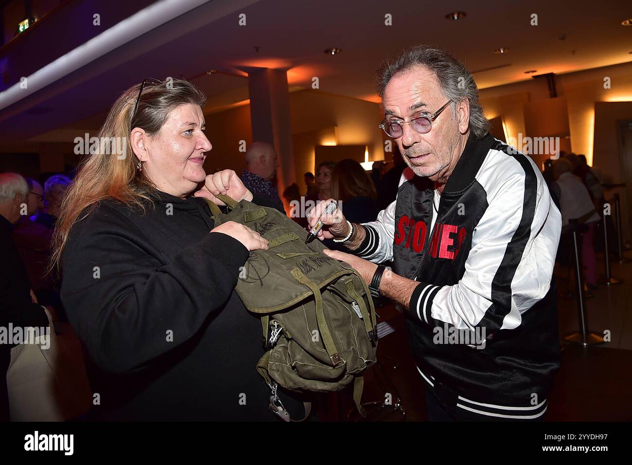 30 Jahre Weihnachten mit Frank Zander Hugo Egon Balder zum 30 TEN Jubilaeum von Frank Zander, Marcus Zander Weihnachten mit Frank & Familie Estrel Covention Center Berlin, AM 21.12.2024 *** 30 ans de Noël avec Frank Zander Hugo Egon Balder sur le 30e anniversaire de Frank Zander, Marcus Zander Noël avec Frank Family Estrel Covention Center Berlin, le 21 12 2024 Photopress Mueller Banque D'Images