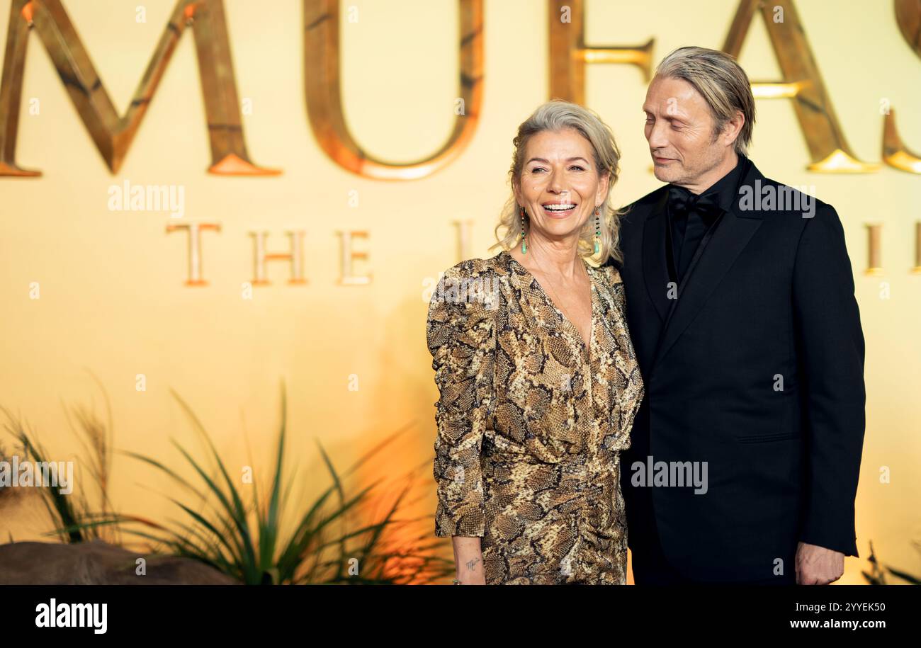 LONDRES, ANGLETERRE - 10 DÉCEMBRE : Hanne Jacobsen et Mads Mikkelsen ...