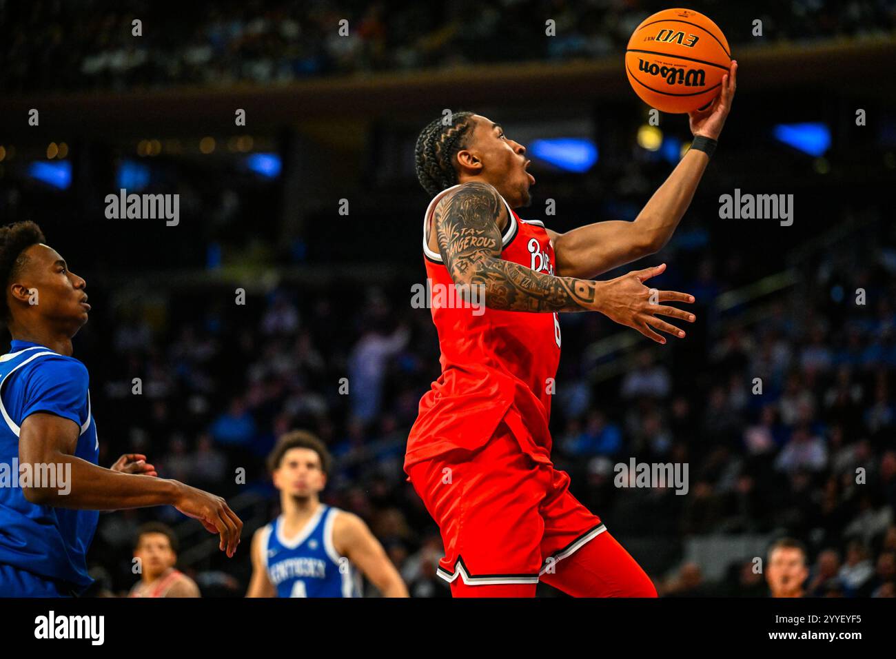 New York, NY, États-Unis. 21 décembre 2024. Que GLOVER 6 5TH G DE L'OHIO NY BUCKEYES scores Layup pendant Ohio St Buckeyes and Kentucky Wildcats Men;s Basketball Game at Madison Square Garden NY (crédit image : © James Patrick Cooper/ZUMA Press Wire) USAGE ÉDITORIAL SEULEMENT! Non destiné à UN USAGE commercial ! Banque D'Images