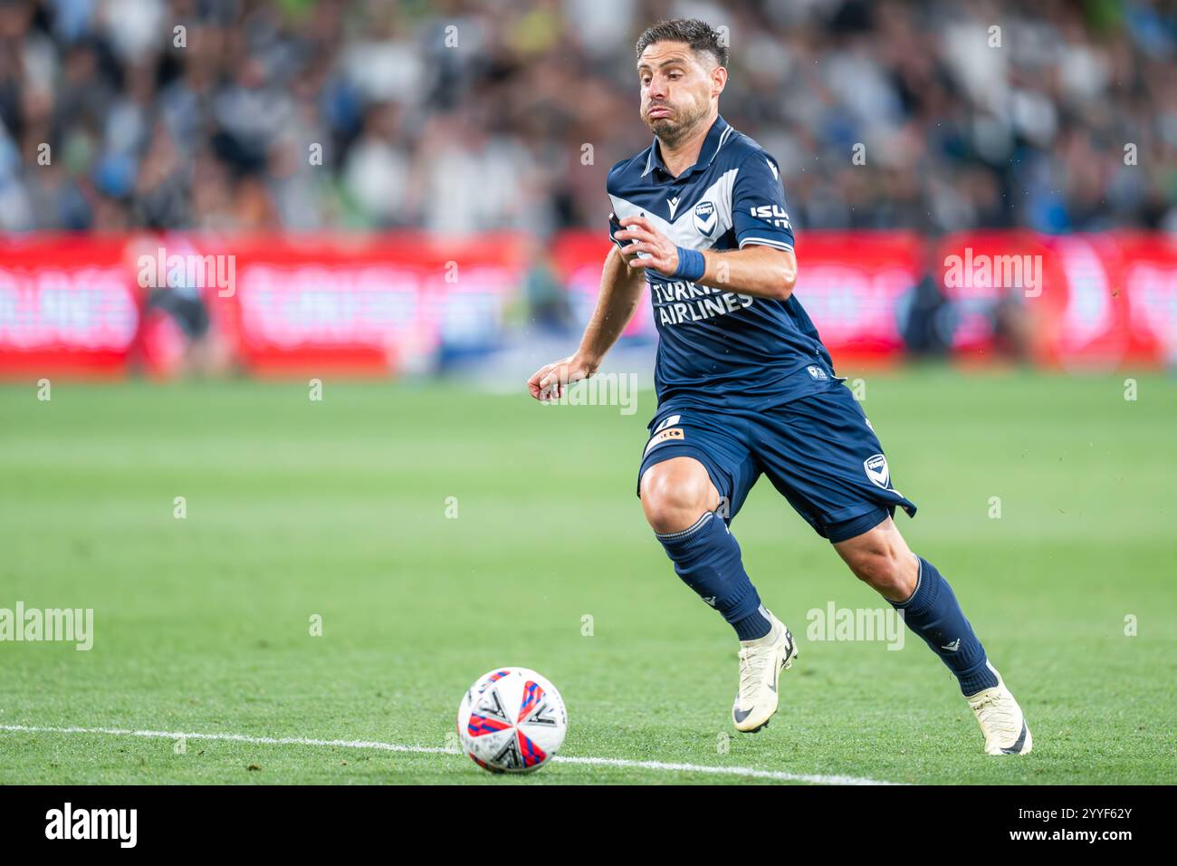 Melbourne, Australie. 21 décembre 2024. Bruno Fornaroli, du Melbourne Victory, a été vu en action lors du match des A-ligues hommes entre le Melbourne Victory FC et le Melbourne City FC, qui s'est tenu à AAMI Park. Score final Melbourne Victory 1 - Melbourne City 1. (Photo Olivier Rachon/SOPA images/SIPA USA) crédit : SIPA USA/Alamy Live News Banque D'Images