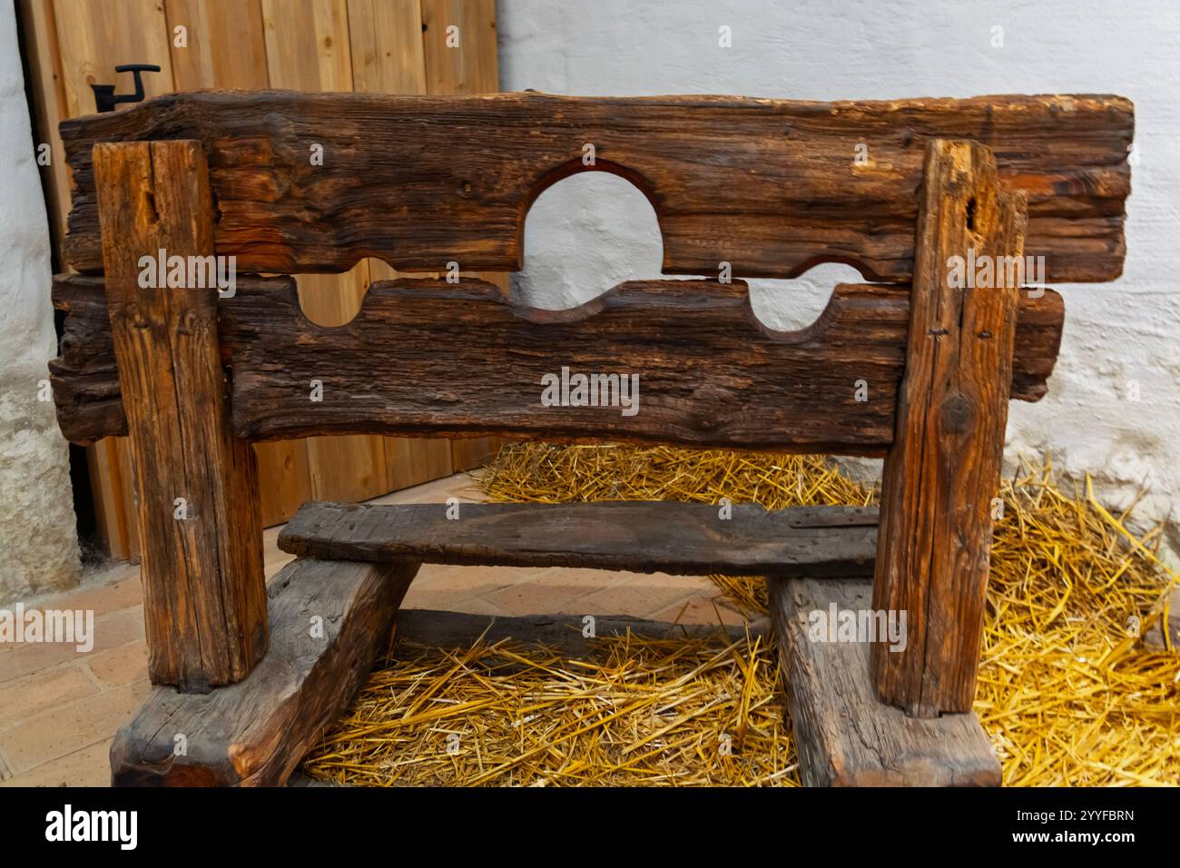 Pilori en bois dans le musée de la torture dans le château Thury de Varpalota Banque D'Images