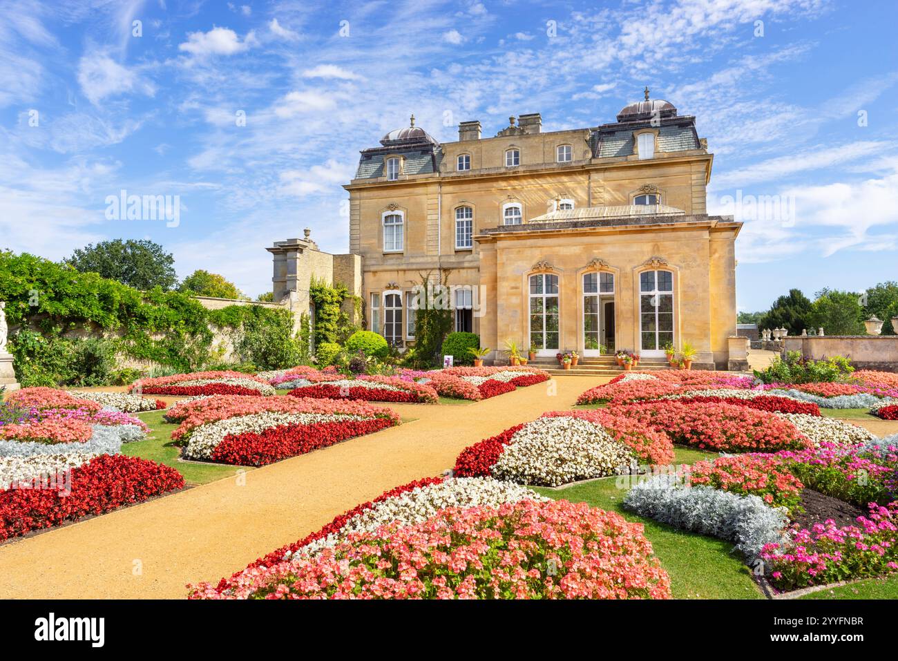 Wrest Park Bedfordshire jardins formels à l'extérieur de la maison de campagne classée grade 1 à Wrest Park Gardens Silsoe Bedfordshire Angleterre Royaume-Uni GB Europe Banque D'Images