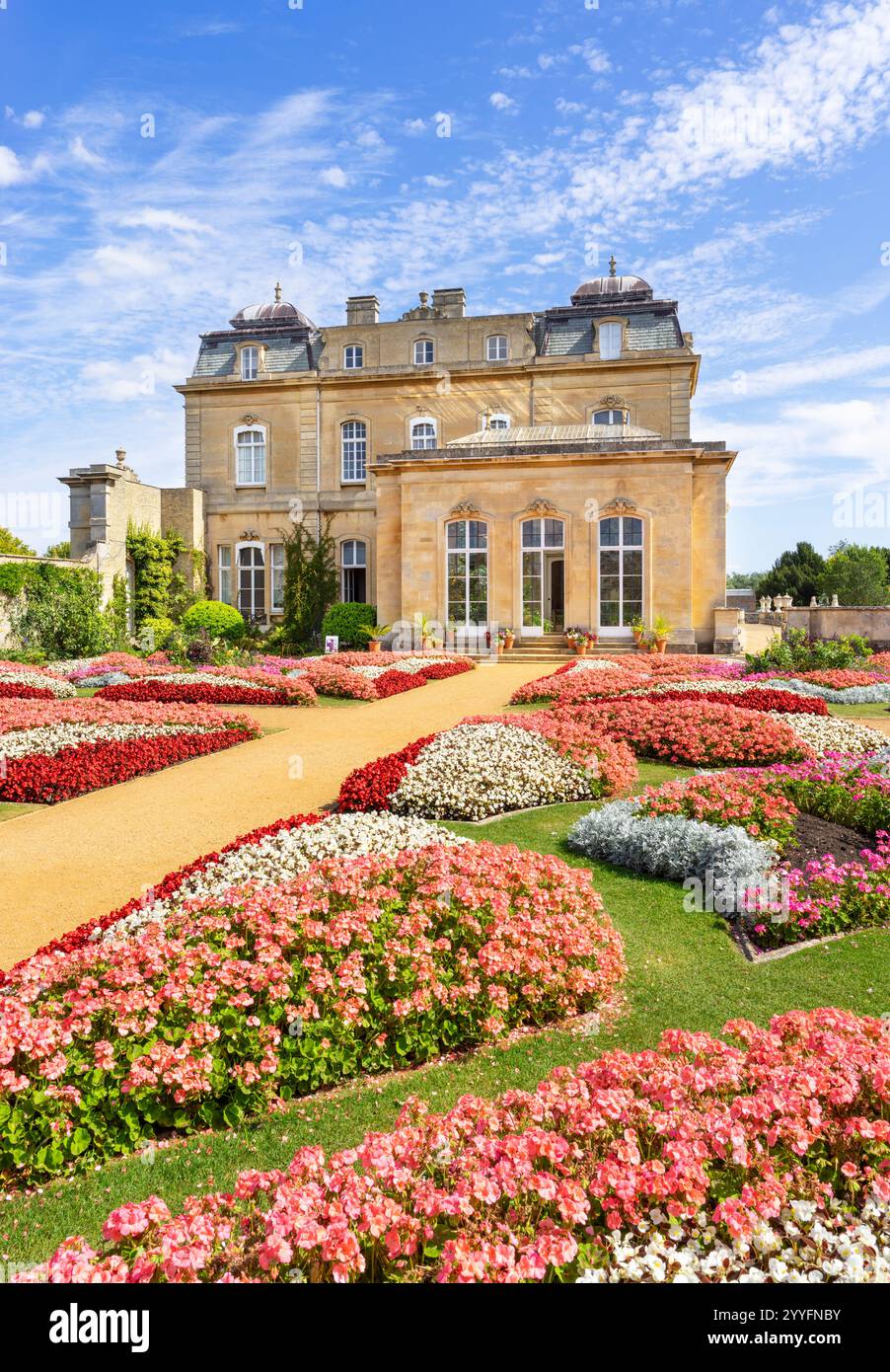 Wrest Park Bedfordshire jardins formels à l'extérieur de la maison de campagne classée grade 1 à Wrest Park Gardens Silsoe Bedfordshire Angleterre Royaume-Uni GB Europe Banque D'Images