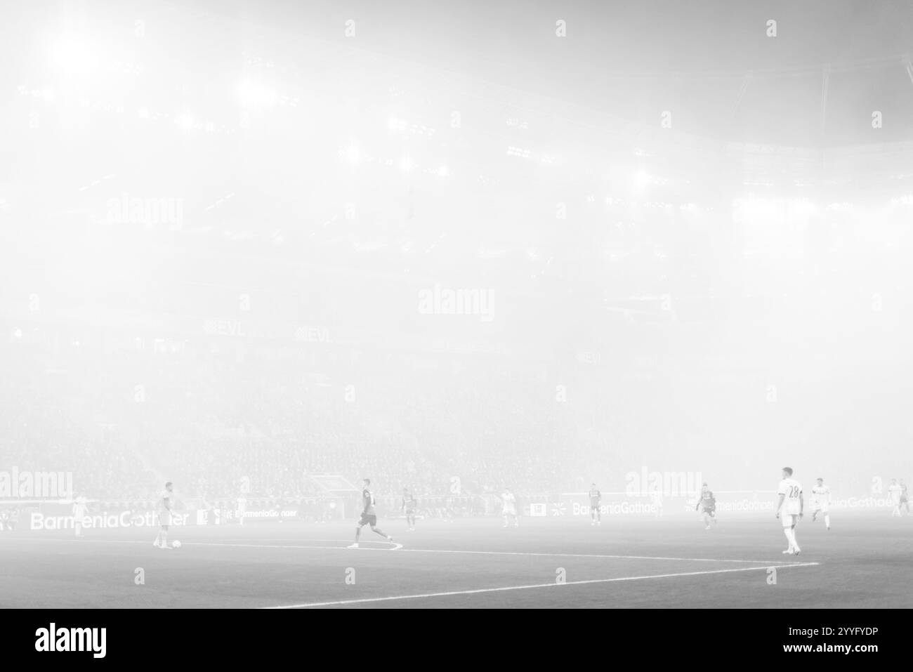 Leverkusen, BayArena, 21.12.2024 : Spielfeld ist vom Rauch des bengalischen Feuers in Nebel gehüllt beim Spiel der 1.Bundesliga Bayer 04 Leverkusen vs. SC Freiburg. Banque D'Images