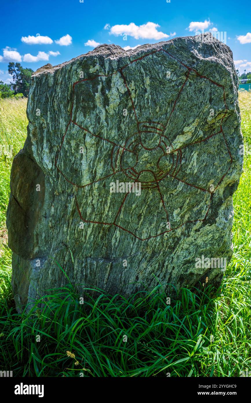 Runestone U 69 (au dos), pierre d'Eggeby, paroisse de Spånga, Uppland, Suède. La plus ancienne pierre runique du champ de Järva. Partie finale de l'inscription Banque D'Images