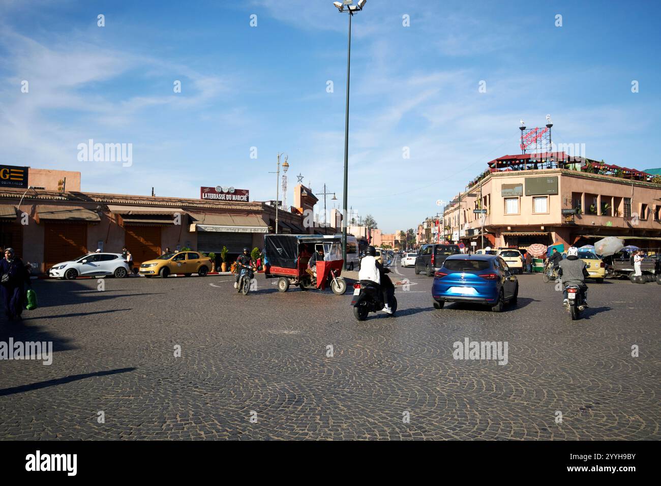 rond-point sur la place mellah près de la place tinsmiths marrakech, maroc Banque D'Images