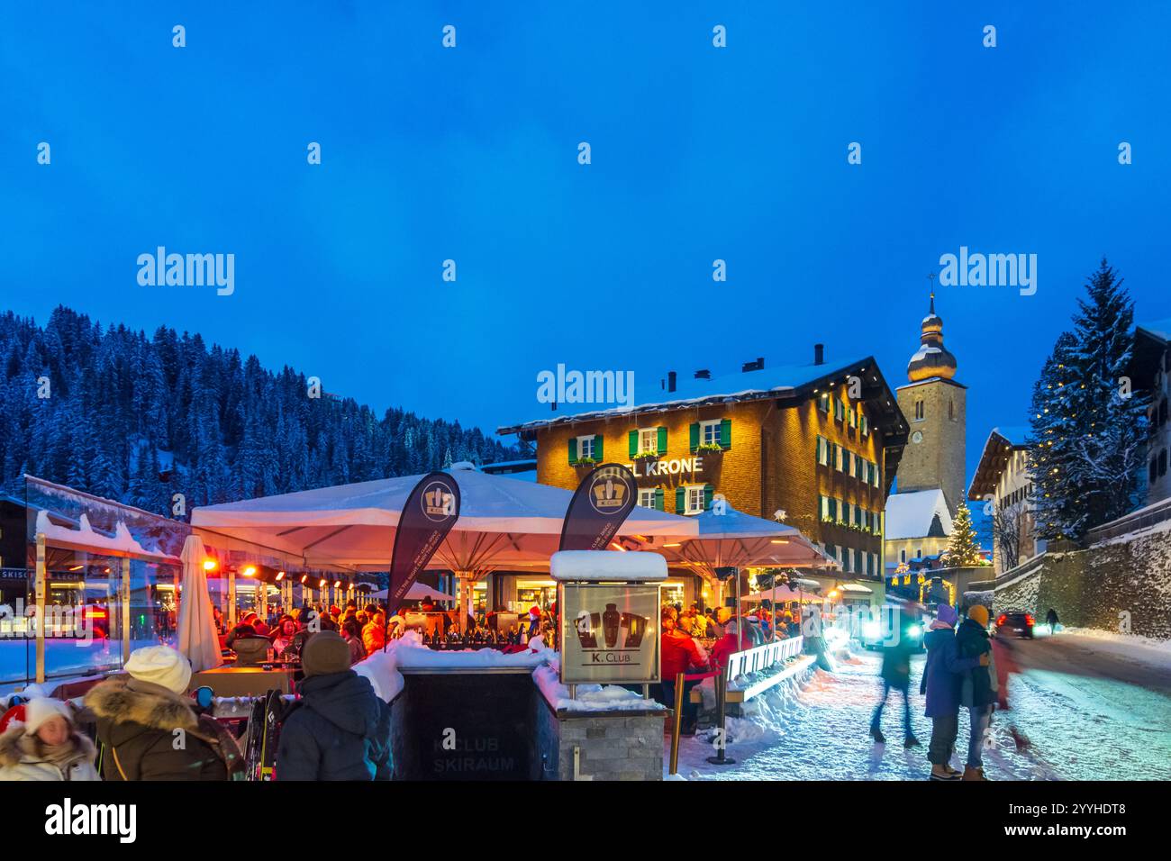 Lech : hiver à Lech, église Lech, restaurant K. Club à Arlberg, Vorarlberg, Autriche Banque D'Images