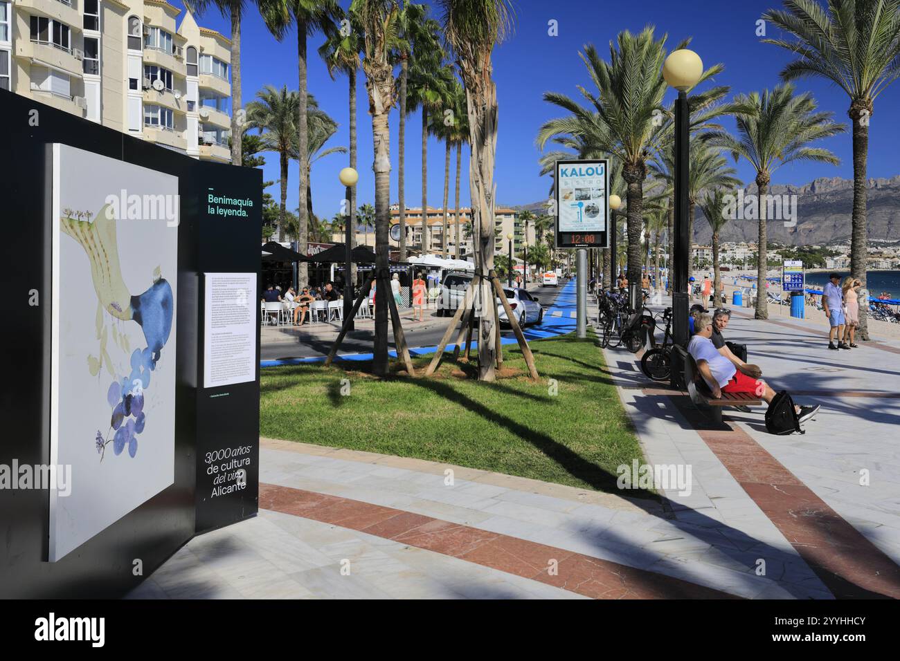 Vue d'été sur la promenade de Las Estrellas dans la ville d'Albir, Costa Blanca, Espagne, Europe Banque D'Images