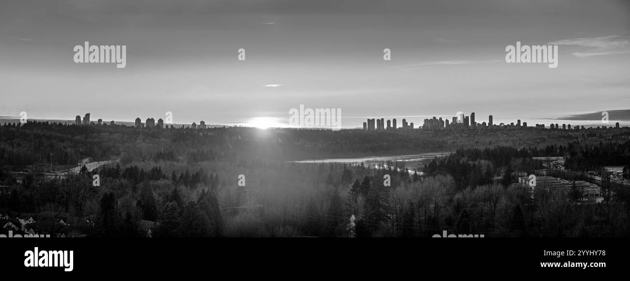 Vue panoramique du sityscape urbain à l'heure du coucher du soleil Banque D'Images