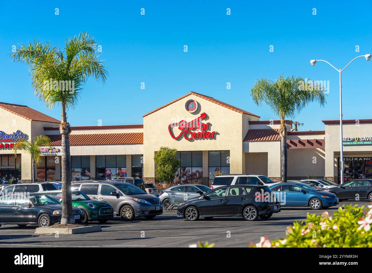 Lake Forest, CA, États-Unis - 18 décembre 2024 : bâtiment extérieur du magasin de musique Guitar Center situé dans le comté d'Orange dans la ville de Lake Forest, Californie. Banque D'Images