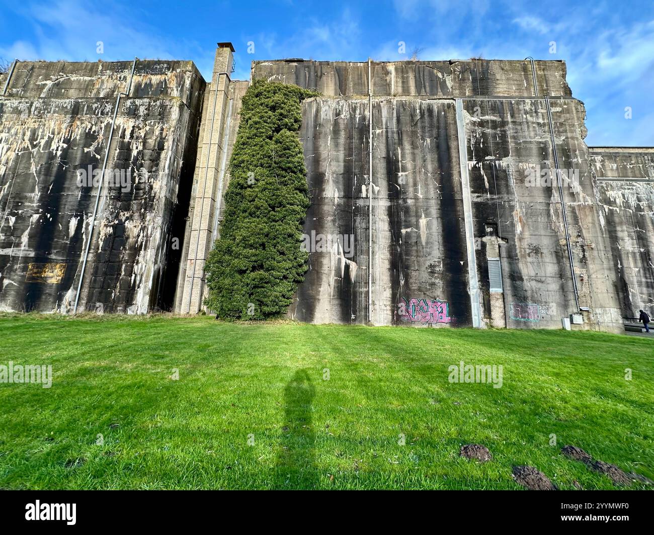 Musée et mémorial de l'ancien chantier de construction de l'usine de sous-marins nazie Valentin à Rekum, banlieue de Brême - Image de stock capturée avec un smartphone