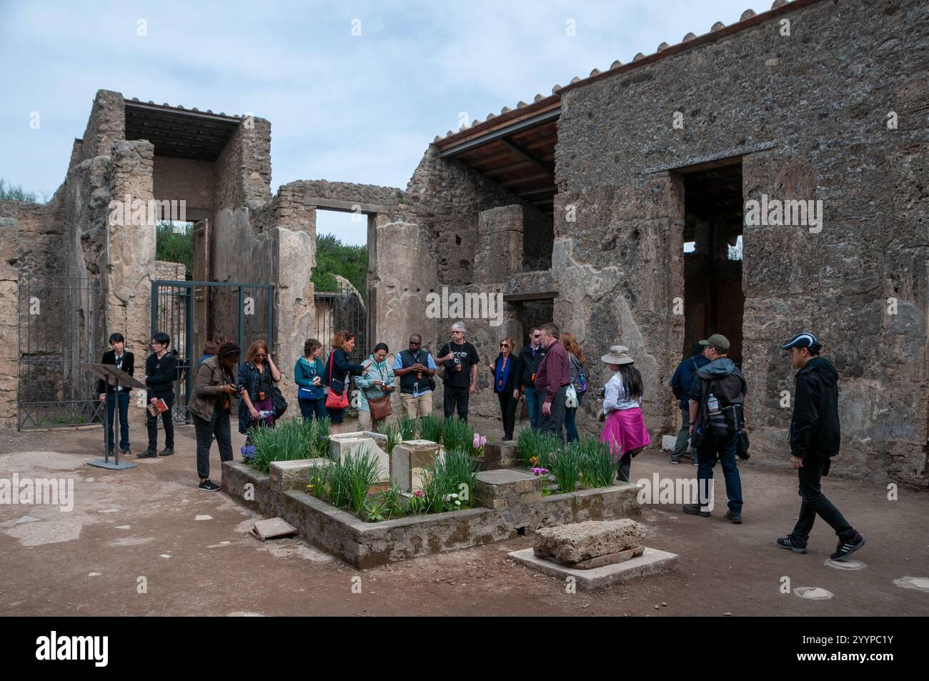 Hall d'entrée de la Maison d'Ottavio Quartione entre via di Castricio et via dell'Abbondanza dans le Parc archéologique de Pompéi Banque D'Images