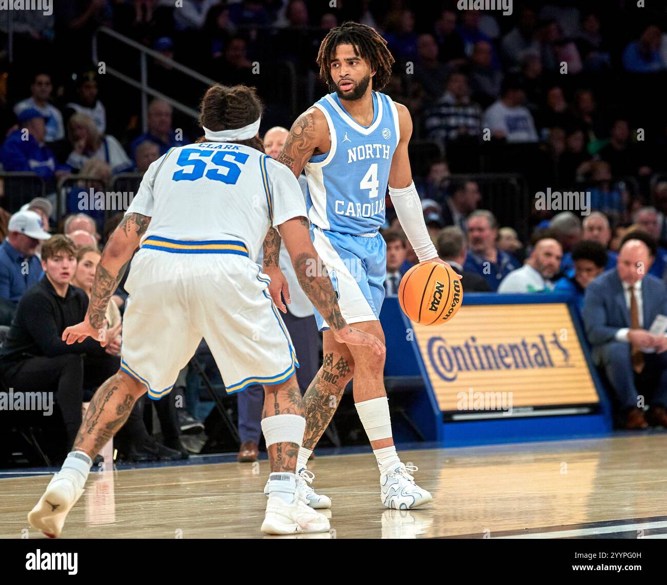 04 octobre 2014 : North Carolina Tar Heels Rack Donnie Miles #15 saute 04 octobre 2014 : North Carolina Tar Heels Rack Donnie Miles #15 saute