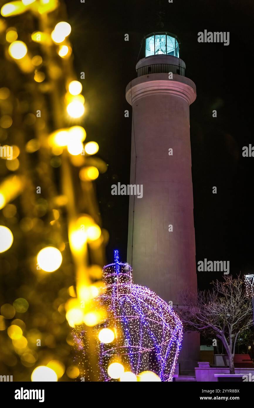 Décoration de Noël et du nouvel an dans la région d'Alexandroupolis Evros Grèce, couleurs et lumières vibrantes, destination touristique. Banque D'Images
