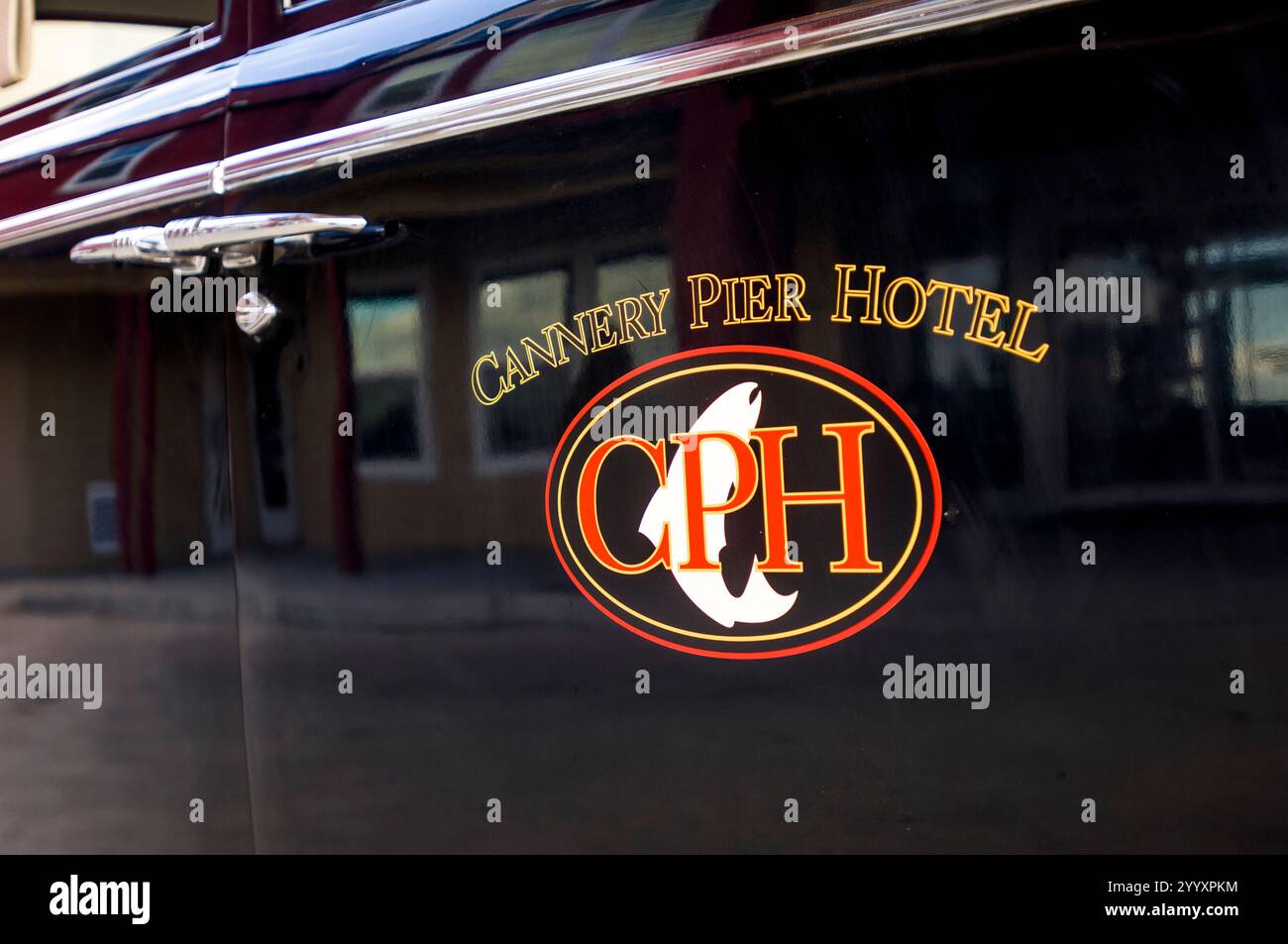 Cannery Pier Hotel vieille voiture, Astoria, Oregon. Banque D'Images