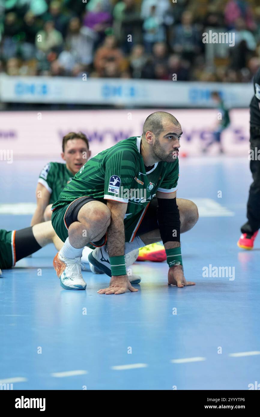 Wetzlar, Allemagne. 22 décembre 2024. Wetzlar, Allemagne, 22 décembre 2024 : Vladimir Vranjes ( 14 Wetzlar ) lors du match DAIKIN Handball-Bundesliga entre HSG Wetzlar et VfL Gummersbach au Buderus-Arena de Wetzlar, ALLEMAGNE. (Julia Kneissl/SPP) crédit : SPP Sport Press photo. /Alamy Live News Banque D'Images