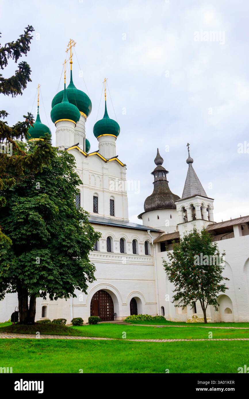 Ensemble architectural du Kremlin de Rostov à Rostov Veliky, Russie. Anneau d'or de la Russie Banque D'Images