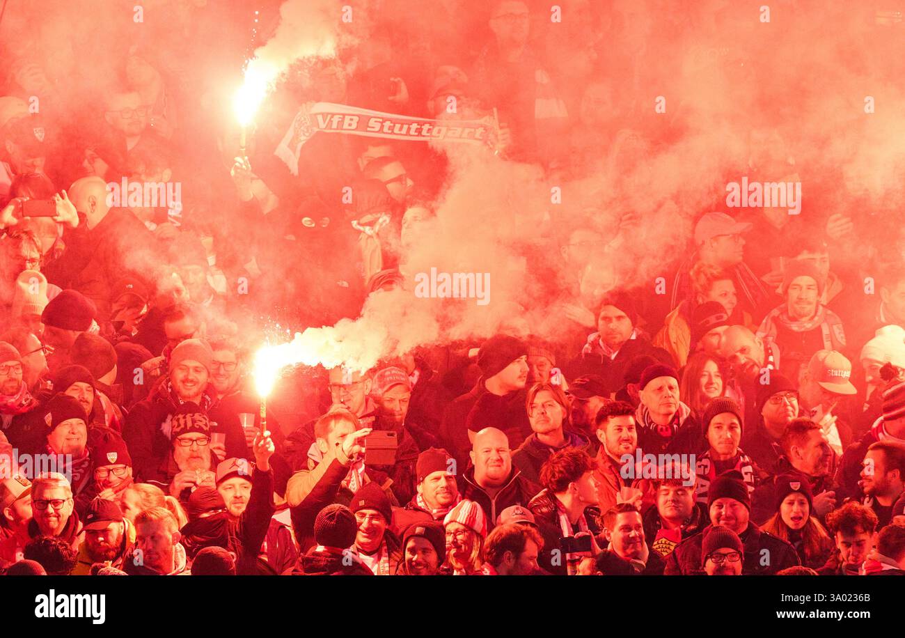 VFB fans dans le match VFB STUTTGART - FC BAYERN MUENCHEN 1-3 le 28 février 2025 à Stuttgart, Allemagne. Saison 2024/2025, 1.Bundesliga, FCB,, München, journée 24, 24.Spieltag photographe : Peter Schatz - LA RÉGLEMENTATION DFL INTERDIT TOUTE UTILISATION DE PHOTOGRAPHIES comme SÉQUENCES D'IMAGES et/ou QUASI-VIDÉO - Banque D'Images