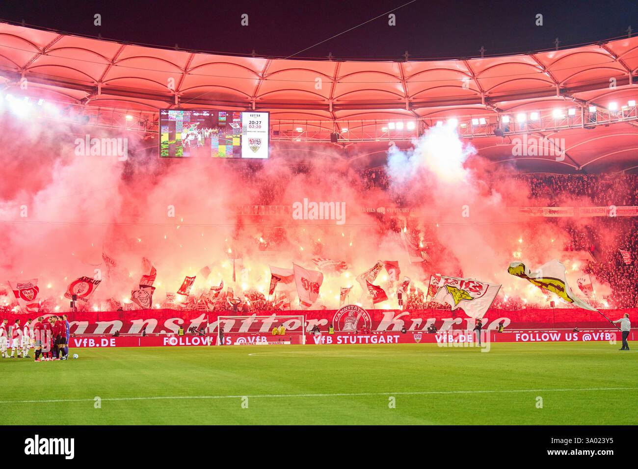 VFB fans dans le match VFB STUTTGART - FC BAYERN MUENCHEN 1-3 le 28 février 2025 à Stuttgart, Allemagne. Saison 2024/2025, 1.Bundesliga, FCB,, München, journée 24, 24.Spieltag photographe : Peter Schatz - LA RÉGLEMENTATION DFL INTERDIT TOUTE UTILISATION DE PHOTOGRAPHIES comme SÉQUENCES D'IMAGES et/ou QUASI-VIDÉO - Banque D'Images