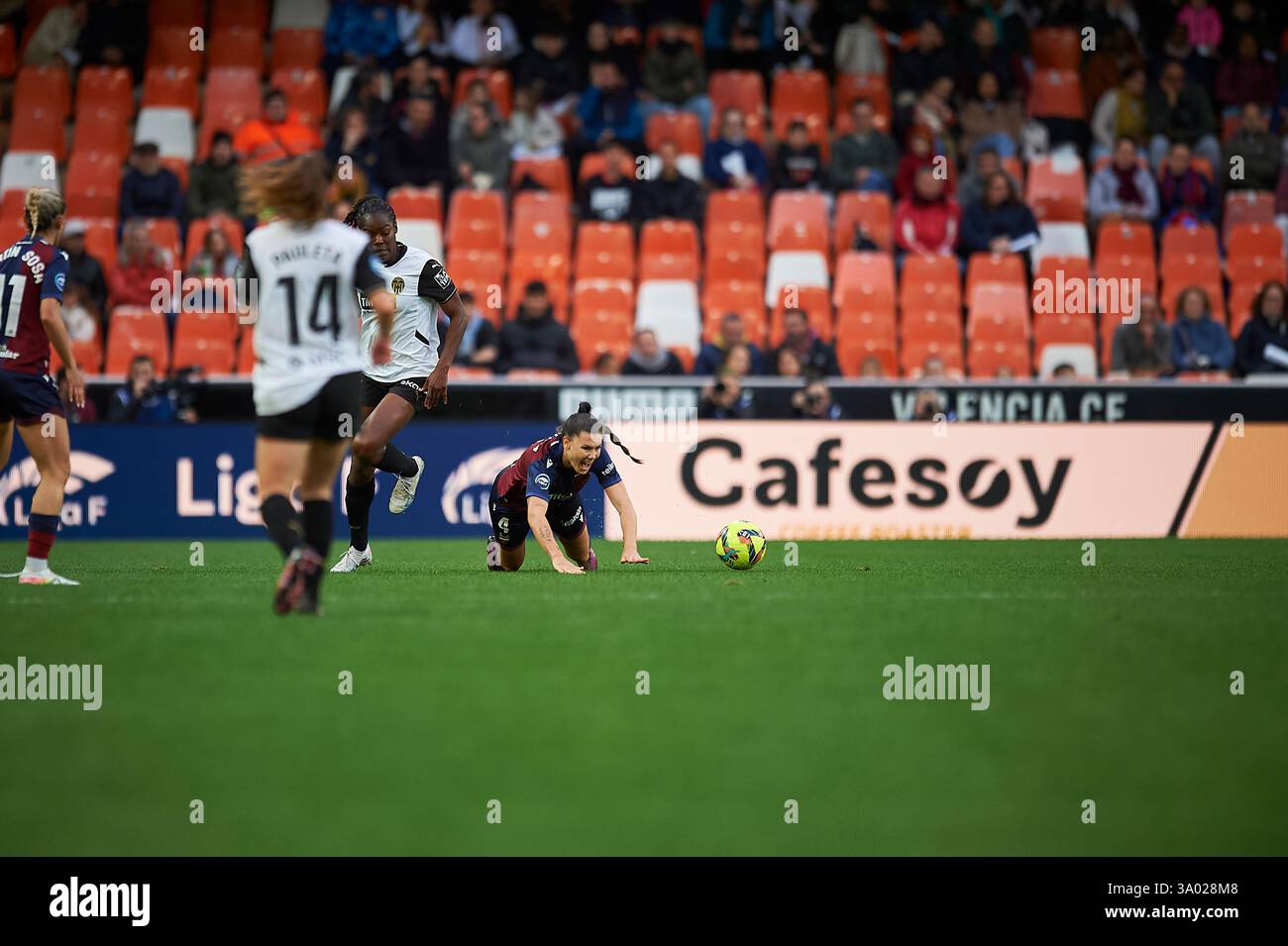 Maria Molina Molero de Levante UD vue en action lors de la Liga F round 20 entre Valencia CF et Levante UD au stade Mestalla, (Valence ). Finale Banque D'Images