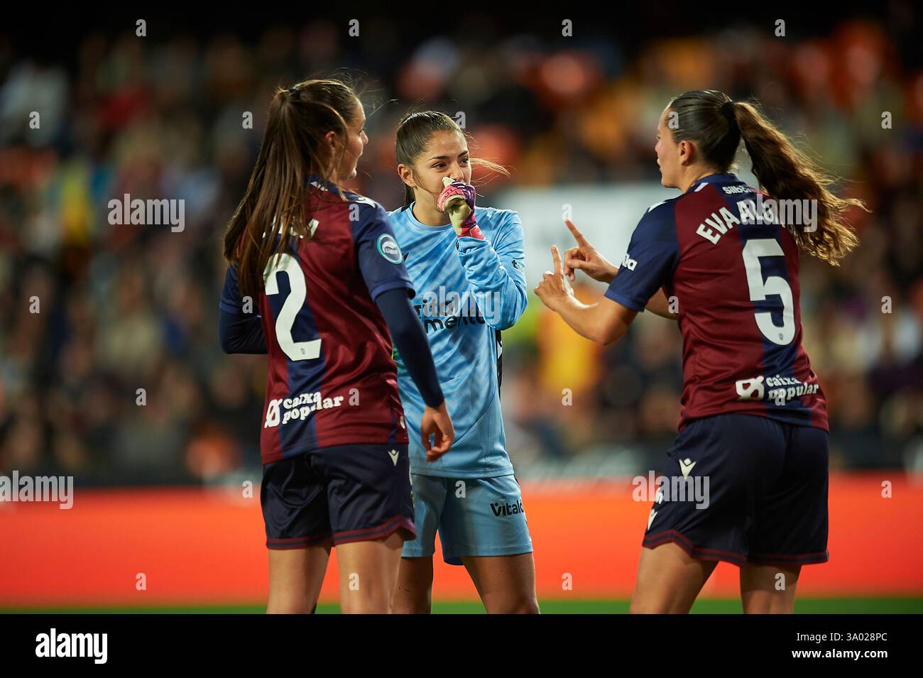 Teresa Merida Canete de Levante UD (l), Andrea Tarazona Brisa de Levante UD (C) et Eva Alonso Gonzalez de Levante UD (R) vues en action pendant le Li Banque D'Images