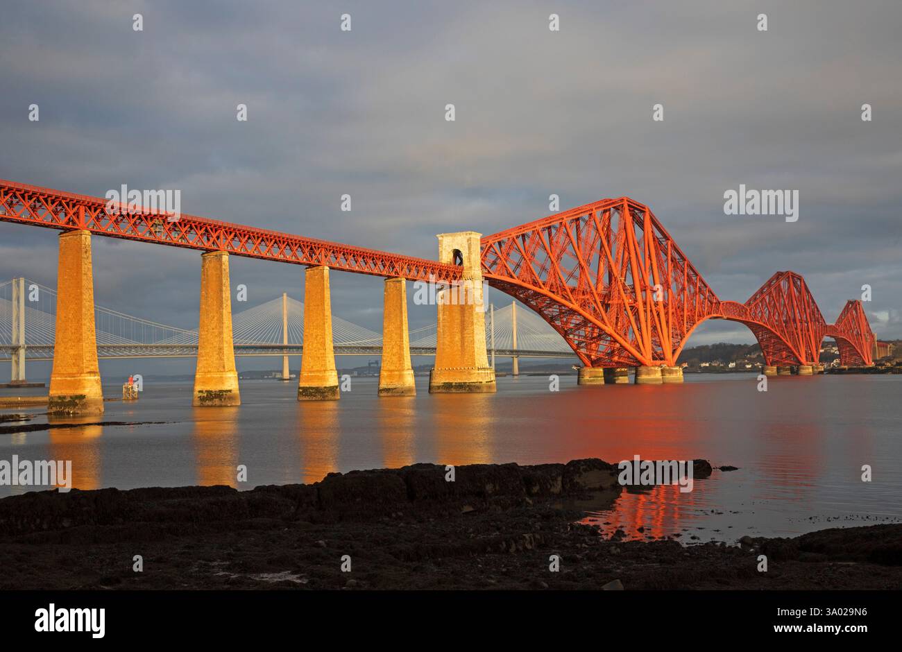 South Queensferry, Édimbourg, Écosse, Royaume-Uni. 02 mars 2025. Le mardi 4 mars 2025, le Forth Bridge fêtera son 135e anniversaire. Le pont emblématique constitue une partie essentielle de l'infrastructure ferroviaire et transporte environ 200 trains par jour. Il y aura une exposition publique sur l'histoire du pont Forth, y compris la documentation et les artefacts du bâtiment et de l'ouverture du pont, avec l'occasion de voir des photographies rares de lanternes magiques de l'époque. Centre d'éducation, Ferrymuir Gait, South Queensferry. Credit : Arch White/Alamy Live news. Banque D'Images